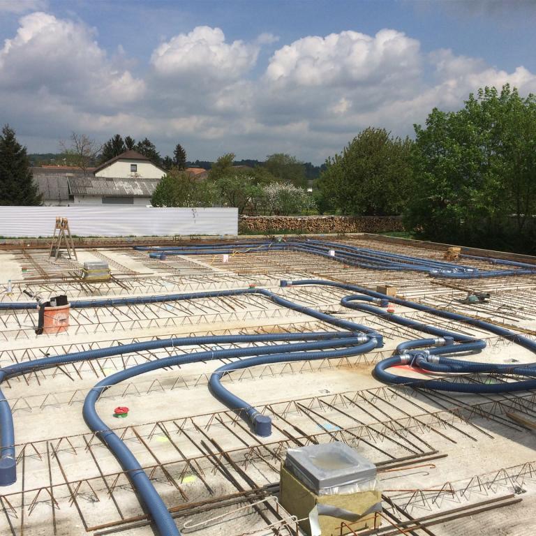 Verrohrung einer Wohnraumlüftung in Betondecke