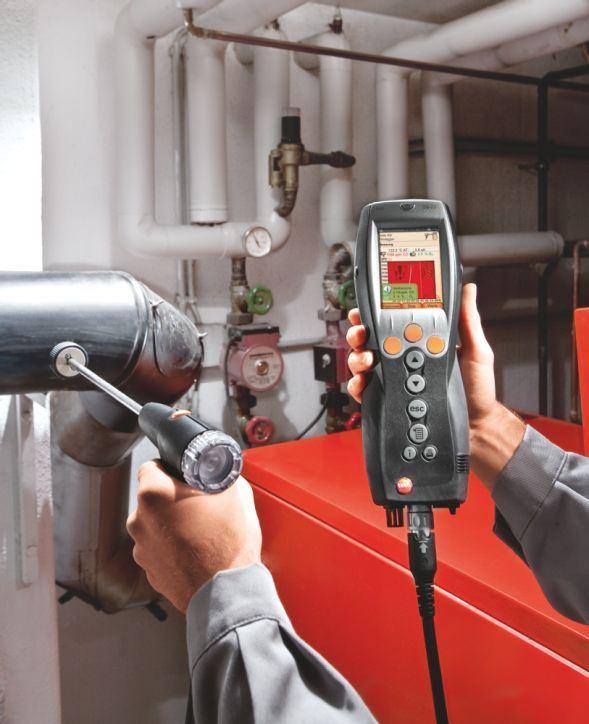 Rauch- und Abgasmessung mit Messgerät